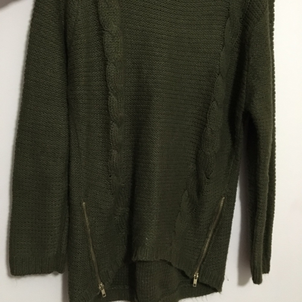Jennifer Lauren hunter green sweater with zippers